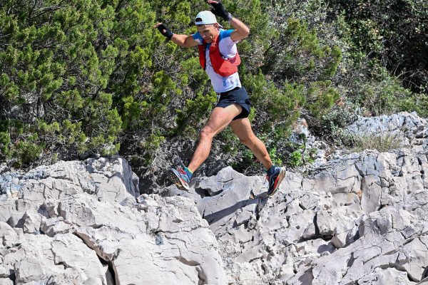 Vuk treći na Yauk trailu